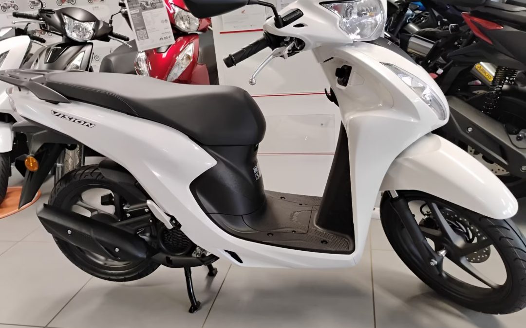 Honda Vision 110 NSC 110 MY25 E5+ Farbe white u. Black >39/40 kw2.990 €